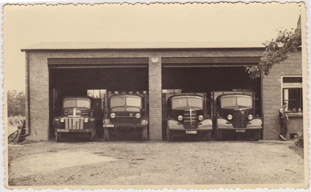 Het vrachtwagenpark van Evert Boudewijn jaren 50